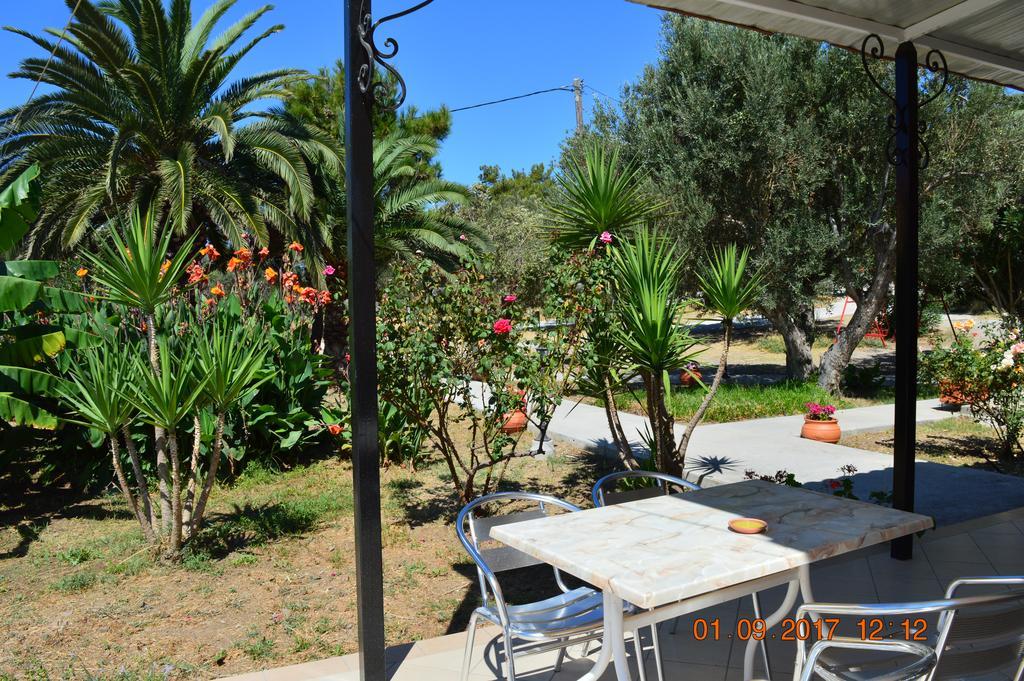 Garden View Apartments Anaxos Esterno foto
