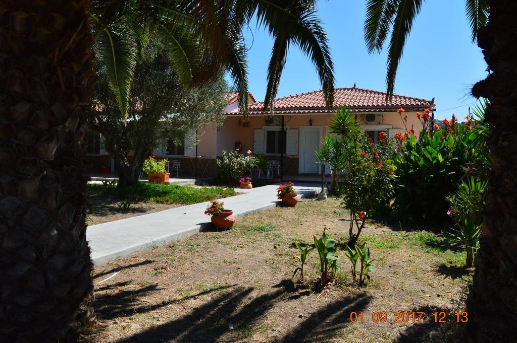 Garden View Apartments Anaxos Esterno foto